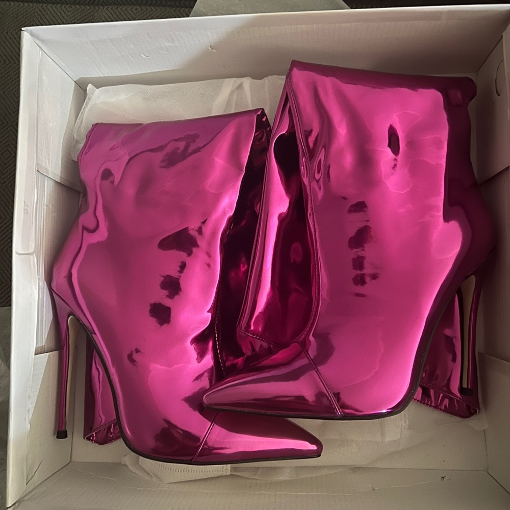 Women brand new heeled boots
